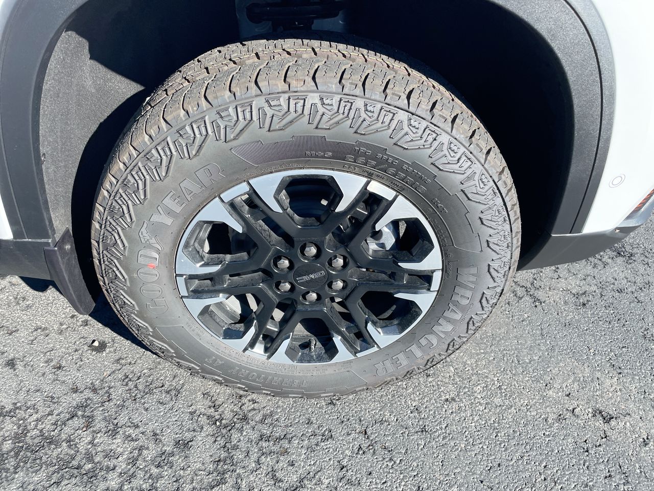 2027 GMC Acadia AT4 - Photo 17