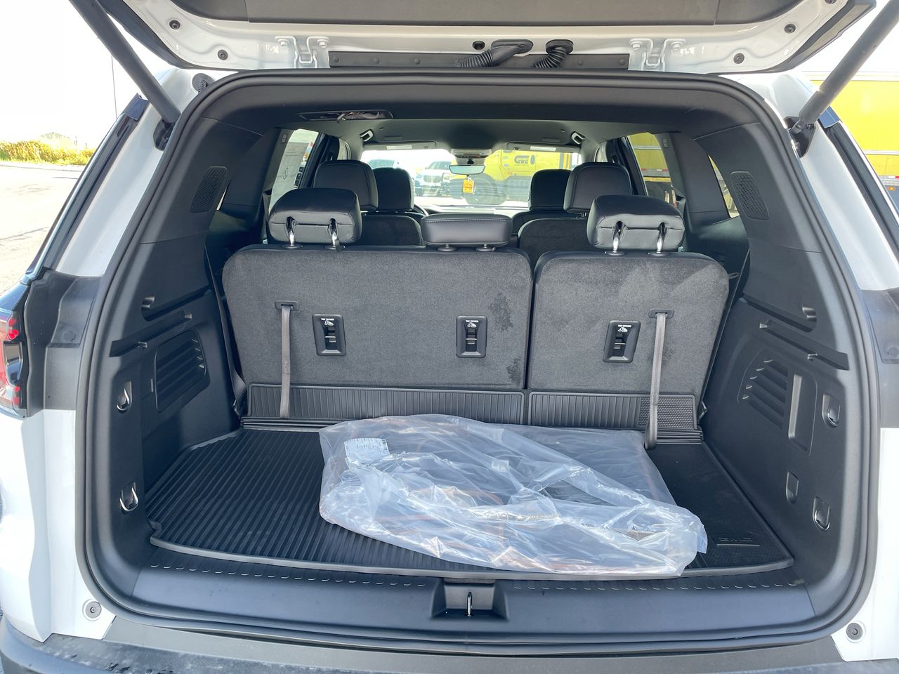 2027 GMC Acadia AT4 - Photo 18
