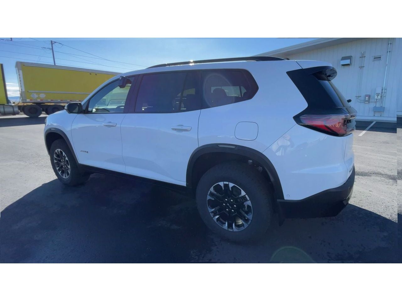 2027 GMC Acadia AT4 - Photo 7